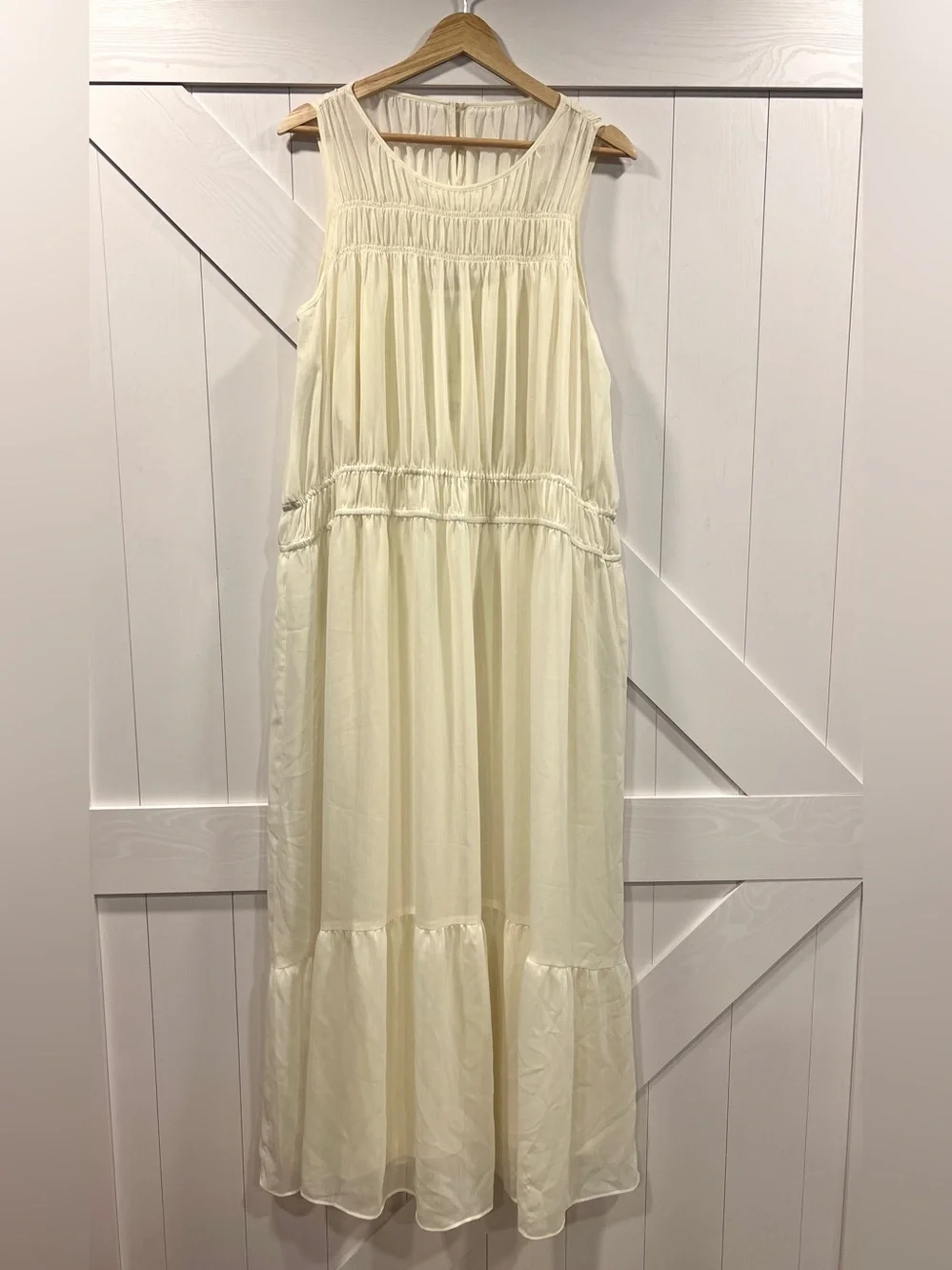 Neutral Dress Bundle Size Large - Picture 3 of 3